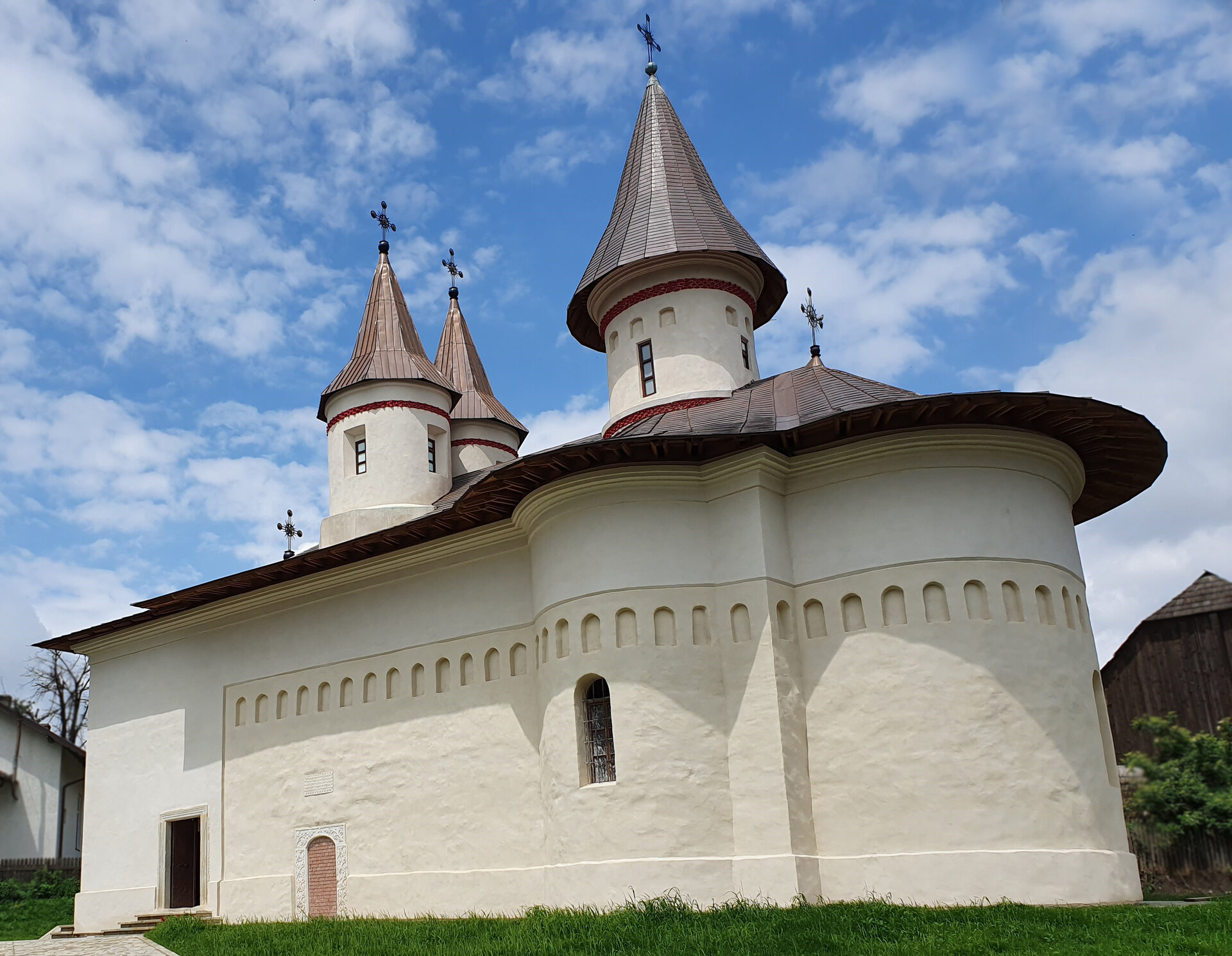 Biserica Adormirea Maicii Domnului, Găinești